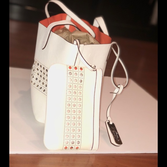 Lauren Ralph Lauren Beautiful Tote & Wallet Set - Picture 12 of 13